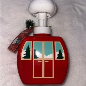 NWT ⚜️♥️⚜️ Maison de Base Spiced Cranberry
Foaming Hand Soap